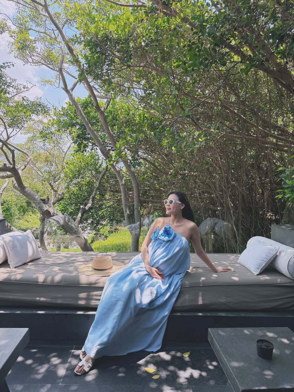 Dù là người nghiện làm việc, nhớ da diết không khí đoàn phim cũng như các chuyến đi xa, cô vẫn cho rằng đó là điều cần thiết. Với cô, ưu tiên lớn nhất ở thời điểm là sức khỏe bản thân cũng như em bé trong bụng.