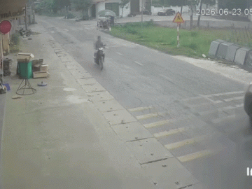 Clip: Xe container rơi bánh trên đường, lăn vào nhà dân