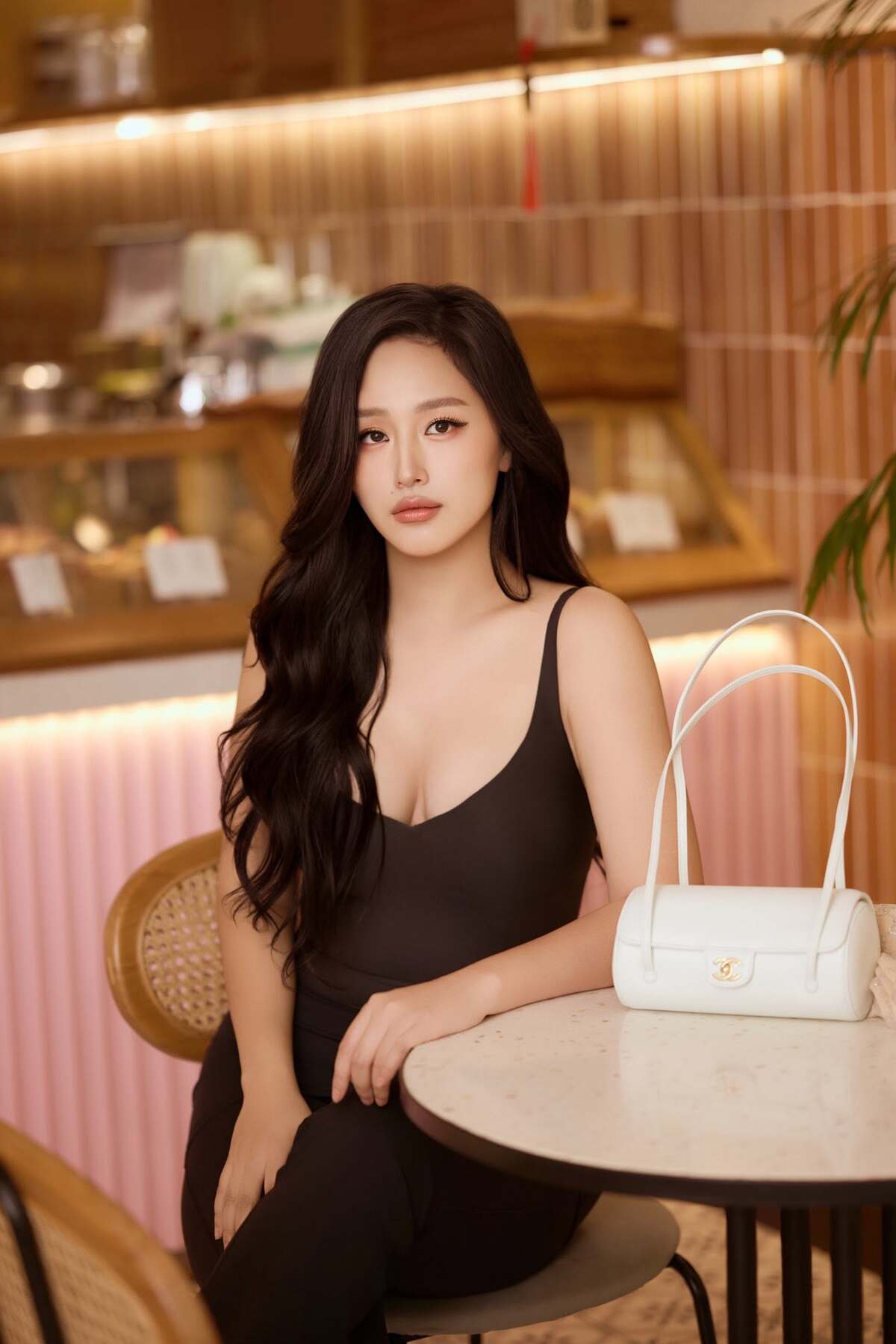 Không chỉ gây chú ý khi chi 120 tỷ đồng mua sky villa cho em gái hôm 23/6, Mai Phương Thúy còn sở hữu nhiều túi hiệu đắt đỏ. Cô theo đuổi thú sưu tầm các thiết kế phiên bản giới hạn hơn 15 năm qua.