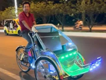 Bất ngờ với dàn xích lô ‘siêu tốc’ rực sáng phố biển Nha Trang