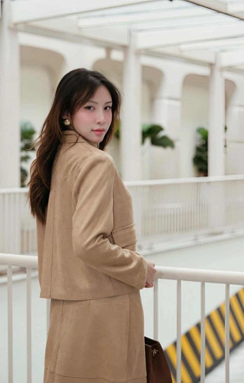 Thu Trúc sinh năm 2003 tại Thanh Hoá, hiện đang là sinh viên Trường Đại học Kinh doanh và Công nghệ Hà Nội. Cô có thể giao tiếp thông thạo 2 ngôn ngữ là tiếng Anh và tiếng Hàn Quốc.