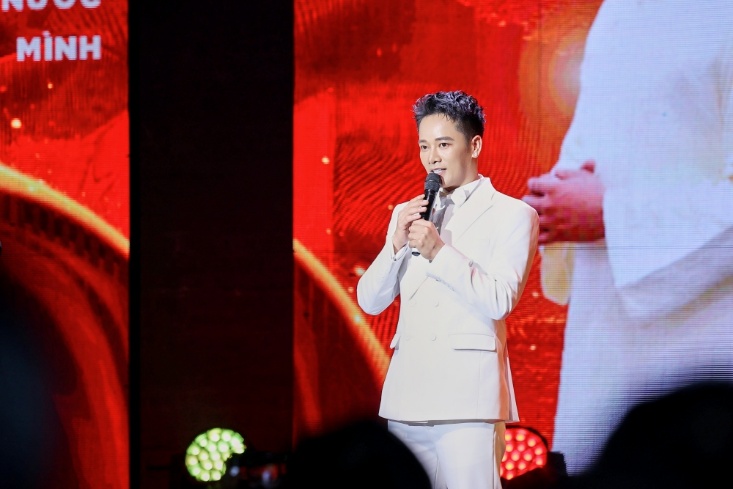 Ca sĩ a classTextlinkBaiviet hrefhttps://eva.vn/lang-sao/cao-thai-son-phanh-nguc-thuy-hang-quyen-ru-du-su-kien-dau-nam-c20a295028.htmlAnh Quân Idol/a vừa chính thức phát hành sản phẩm âm nhạc Việt Nam khúc kiêu hùng, đánh dấu bước chuyển đáng chú ý khi lần đầu thử sức với đề tài quê hương, đất nước.
