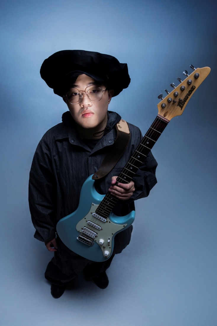 Hữu Hoàng (Sub Guitarist/Sub Vocal) là 1 trong 2 thành viên dưới 30 tuổi của Picker Band, được Hùng Cường lựa chọn từ những học trò của mình.
