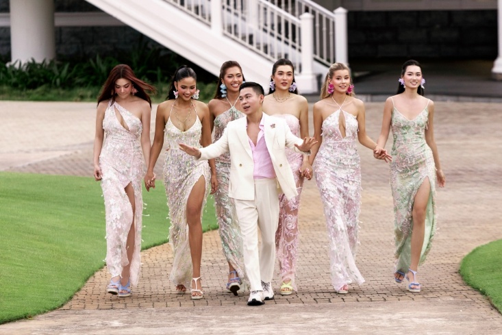 Màn xuất hiện của các vedette là 6 nàng hậu gồm: HHen Niê, Yolina Lindquist, Ketut Permata Juliastrid Sari (Tata), Nguyễn Huỳnh Kim Duyên, Lệ Hằng, và Quỳnh Anh tạo nên cái kết mãn nhãn cho show.
