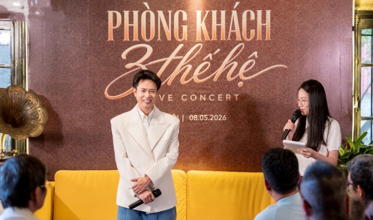 Cuối tuần qua tại Hà Nội, nhạc sĩ Dương Cầm chính thức ra mắt chuỗi live concert Phòng khách 3 thế hệ, nơi anh đảm nhận vai trò tổng đạo diễn kiêm giám đốc âm nhạc.