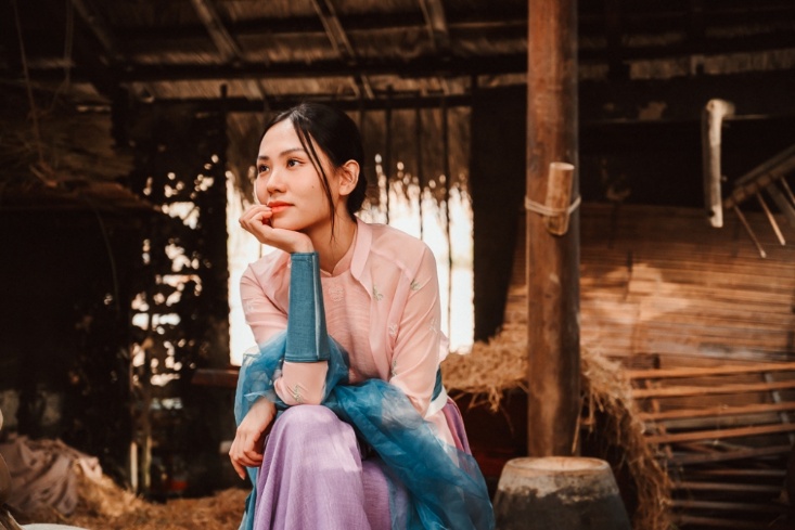 Hoa hậu Mai Phương trong vai Thị Hến.
