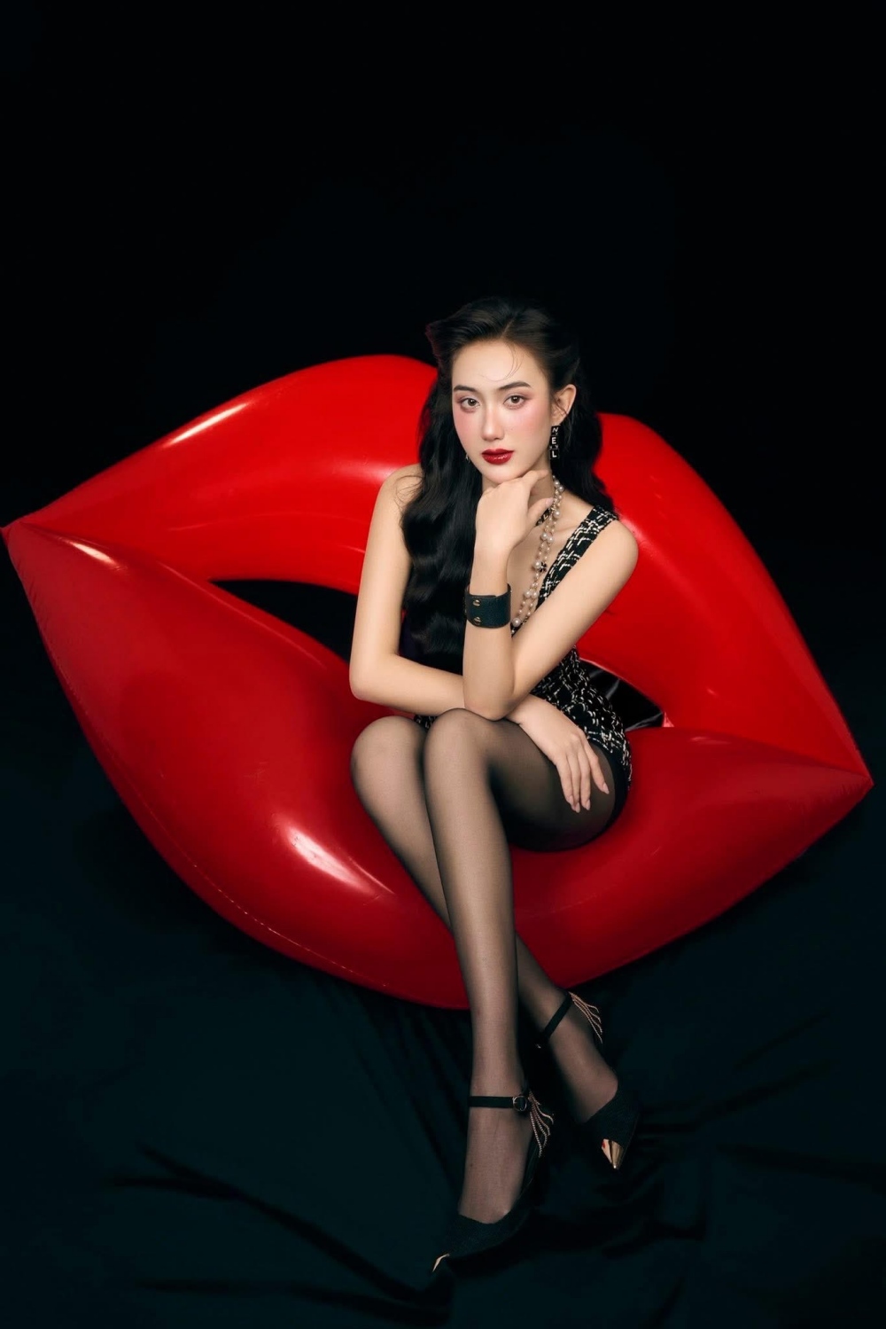Cô thủ khoa nhan sắc như minh tinh háo hức chờ phim lên sóng VTV3 - 6