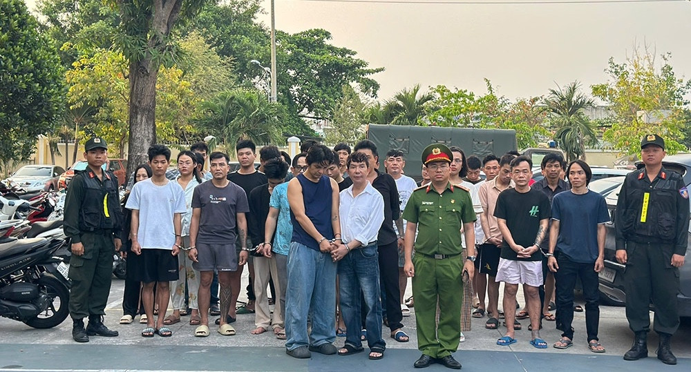 Bắt tạm giam hai ca sĩ Long Nhật và Sơn Ngọc Minh - 3