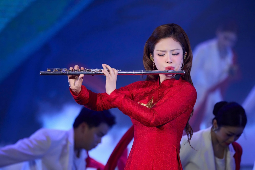 Những khoảnh khắc chơi nhạc cụ viral mạng xã hội của Dương Hoàng Yến.