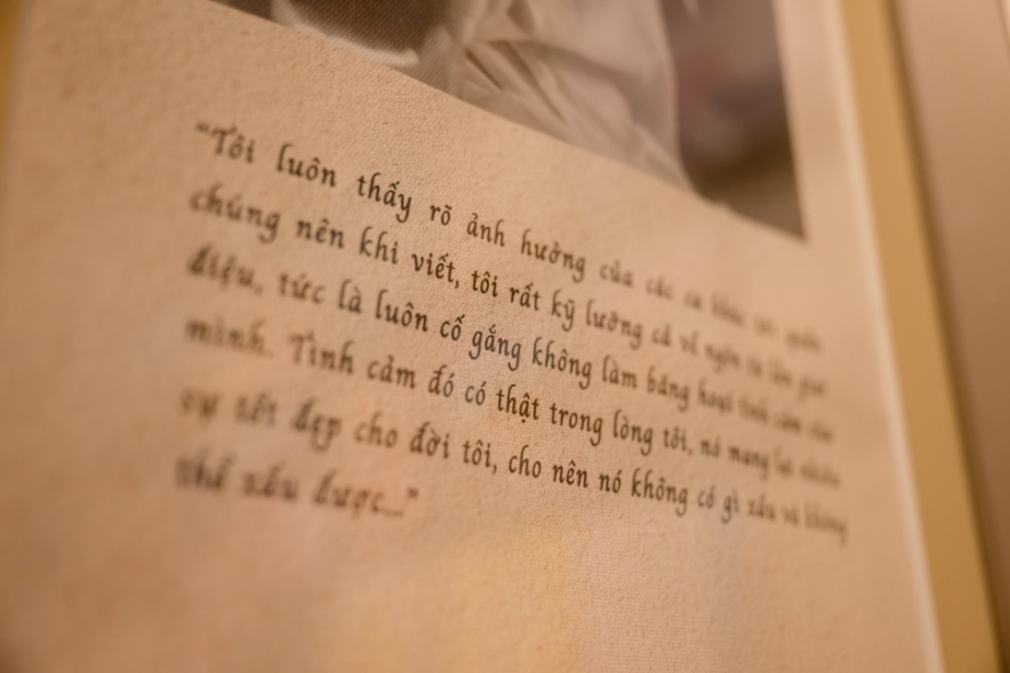 Triển lãm giới thiệu hơn 100 hình ảnh, bản nhạc viết tay, tư liệu quý và nhiều hiện vật lần đầu được công bố từ kho lưu trữ riêng của gia đình nhạc sĩ Thanh Tùng.