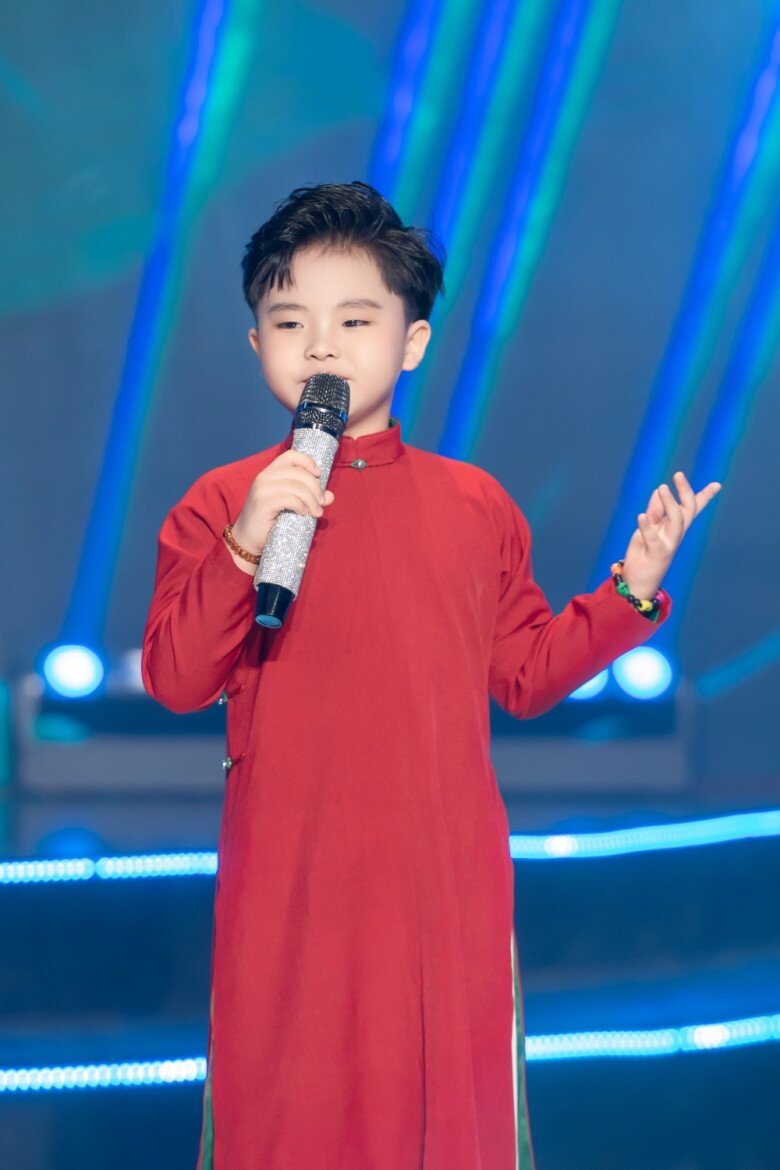 Kyo York mặc áo dài hát amp;#34;Hello Vietnamamp;#34;, hội ngộ dàn khách mời đình đám - 6