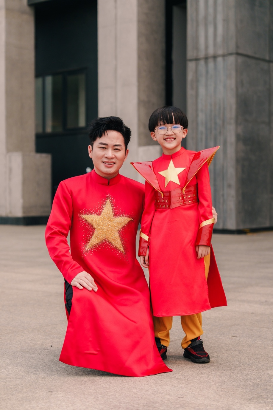 Tùng Dương mang đến chiều sâu cảm xúc, kỹ thuật thanh nhạc vững vàng và vai trò dẫn dắt, còn Xệ Xệ góp vào ca khúc những lời rap trong trẻo, hồn nhiên.
