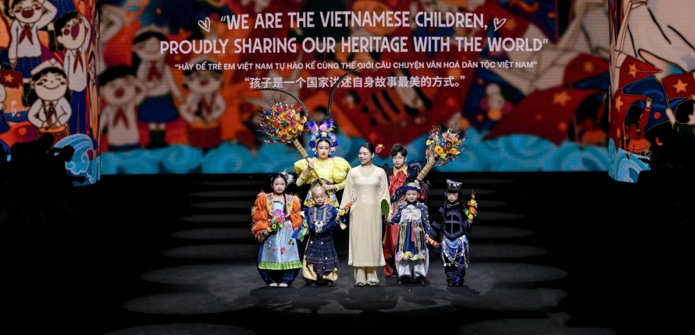 Vũ Lan Anh: Người cùng những amp;#34;đại sứamp;#34; nhỏ tuổi kể chuyện văn hóa Việt - 2