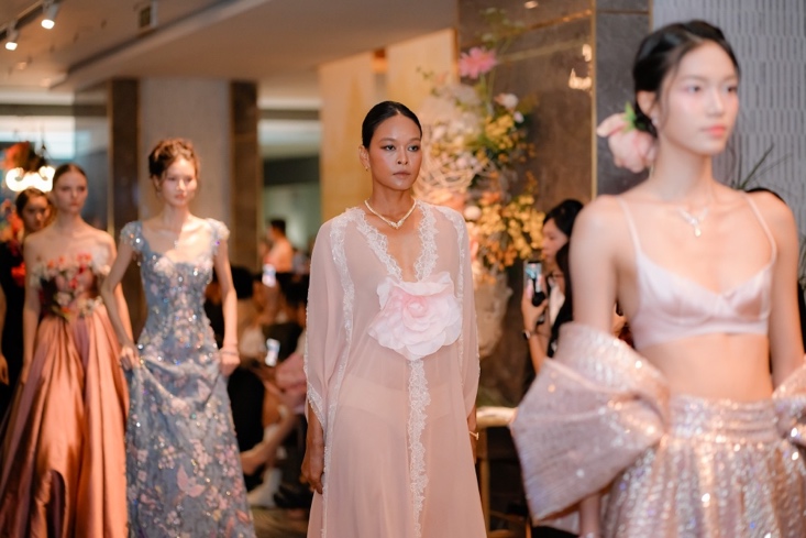 Gigi Hương Giang lần đầu làm vedette trong show Lý Quí Khánh, Hồ Thu Anh ở vai trò first face - 12