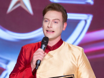 Kyo York mặc áo dài hát Hello Vietnam, hội ngộ dàn khách mời đình đám