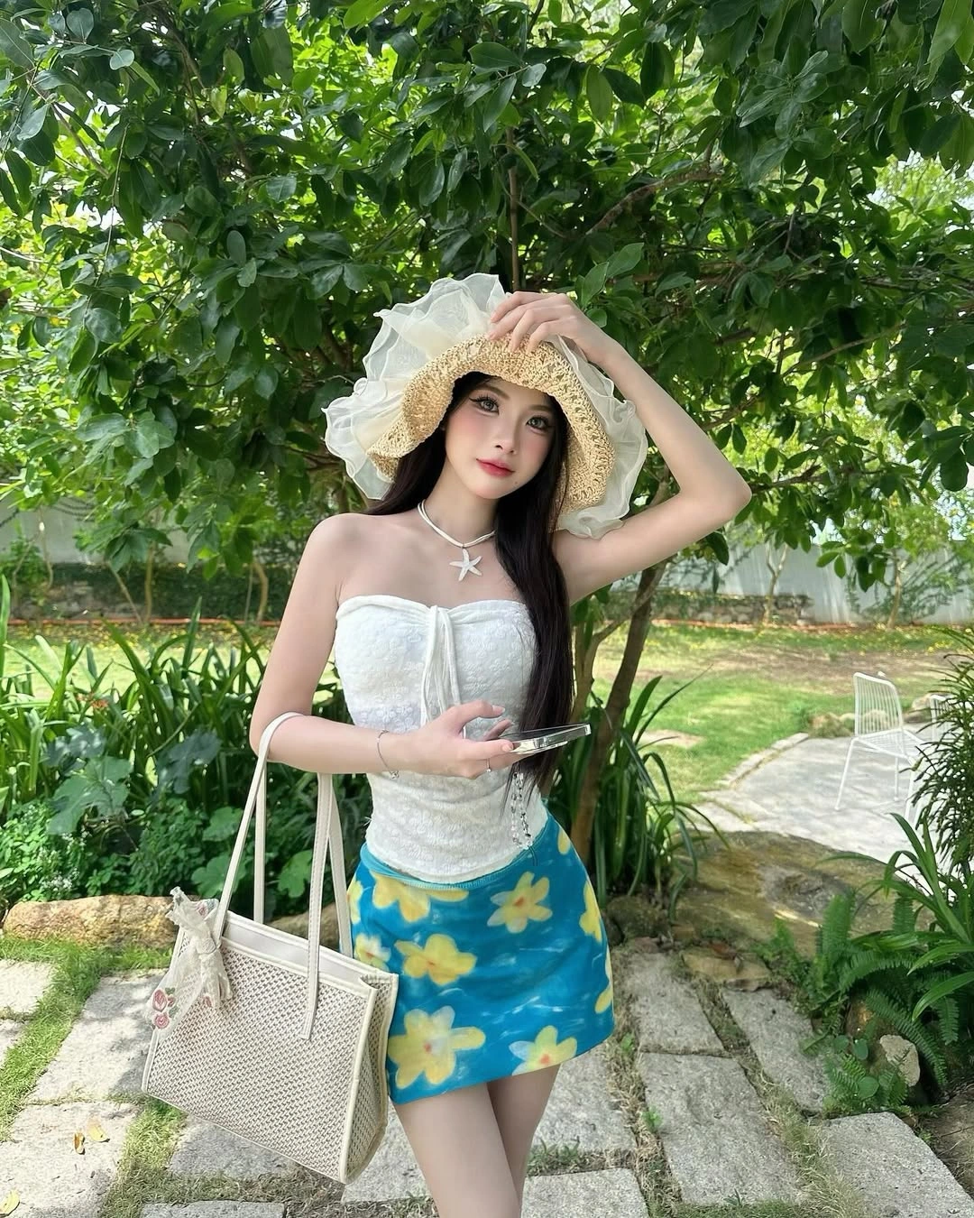 Đi biển dịp nghỉ lễ, chị em đừng quên 6 phụ kiện này nếu muốn ảnh nào cũng đẹp như bìa tạp chí - 1