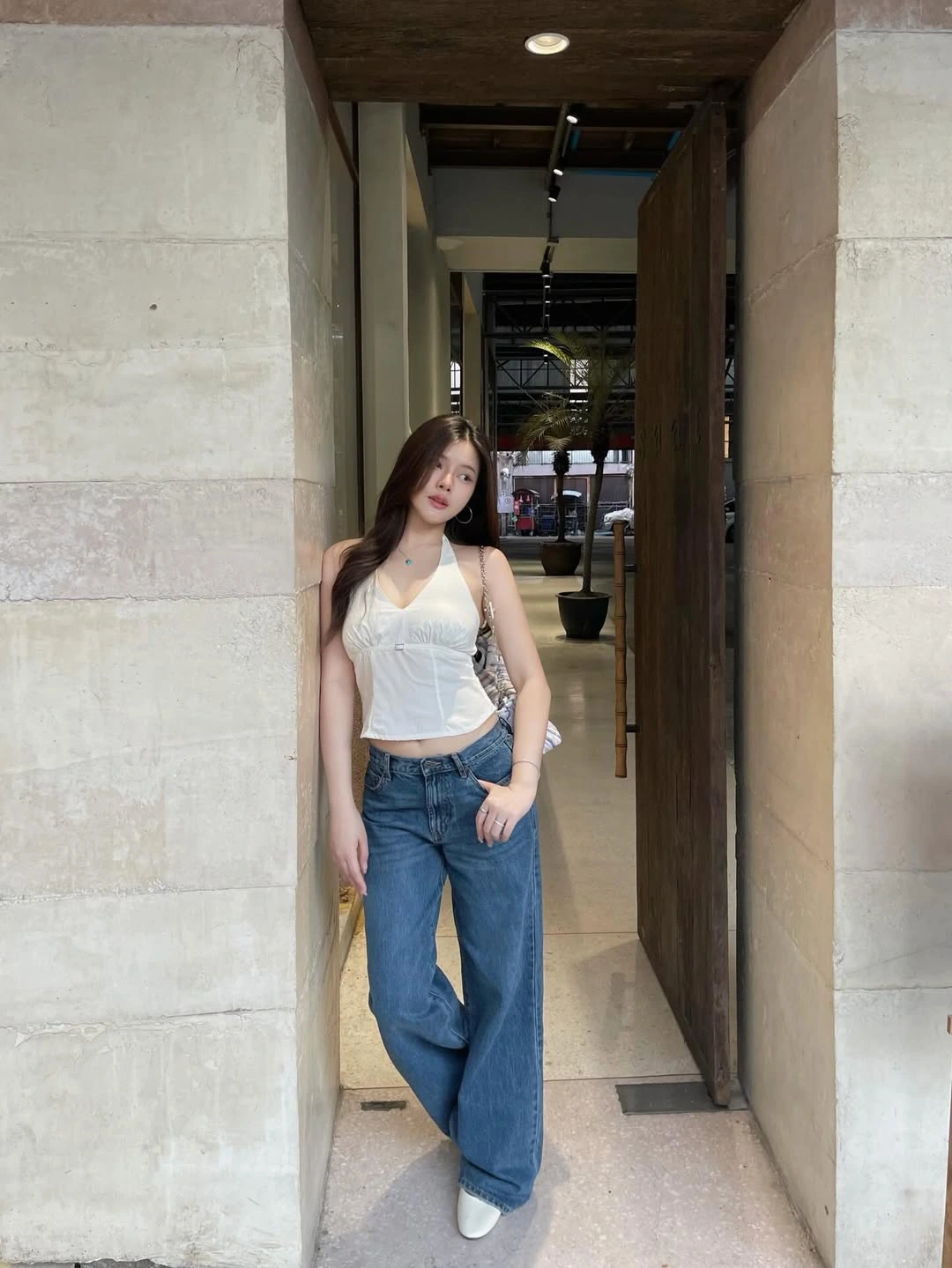 6 mẫu áo mát mẻ không thể thiếu trong mùa Hè, diện vào ngày nắng nóng đỉnh điểm lại càng hợp - 13