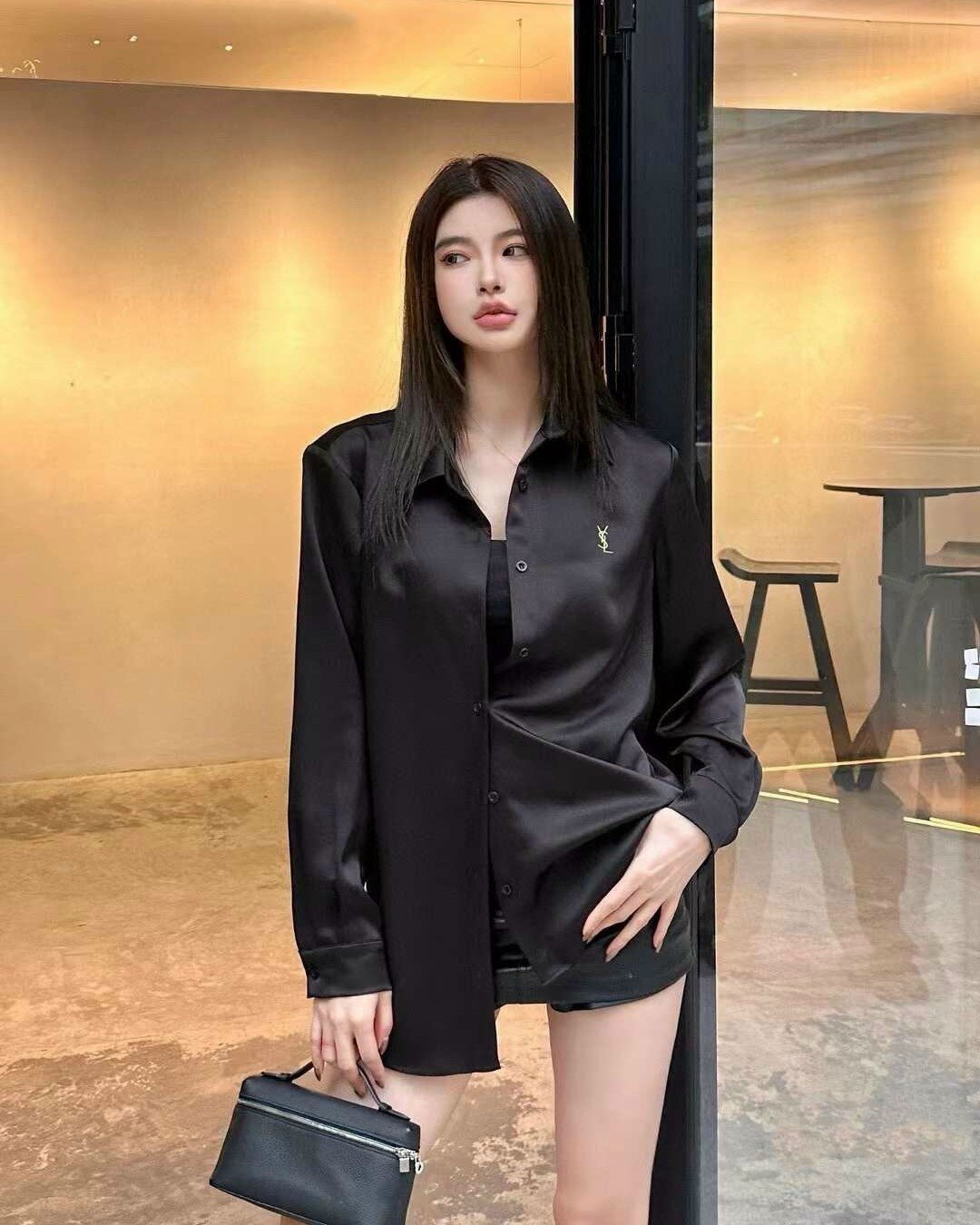 4 mẫu áo che bắp tay mỡ đáng sắm nhất mùa Hè, chống nắng tốt, diện kiểu gì cũng xinh - 11