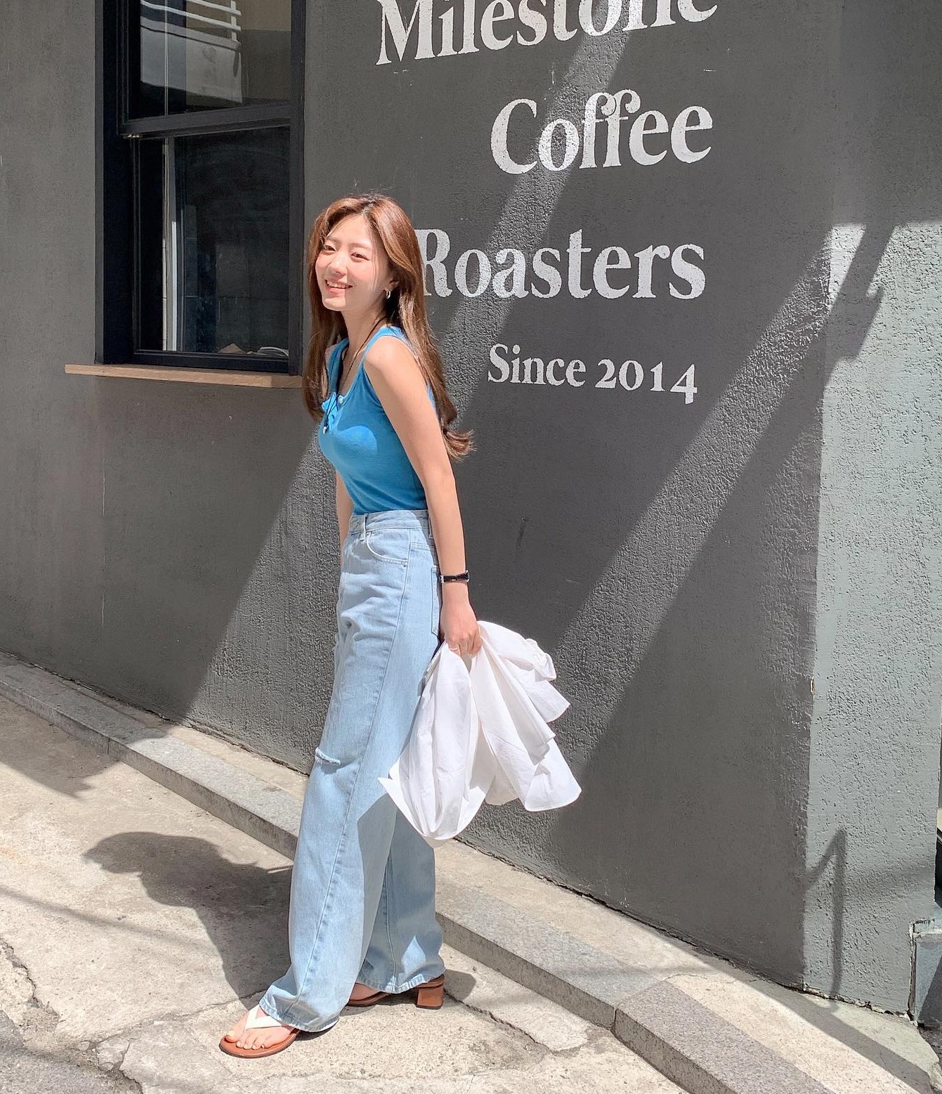 5 cách diện quần ống rộng khi đi du lịch giúp chị em amp;#34;hack dángamp;#34;, lên hình sống ảo cực đẹp - 2