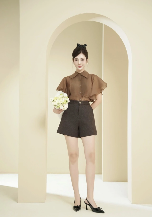 4 mẫu áo che bắp tay mỡ đáng sắm nhất mùa Hè, chống nắng tốt, diện kiểu gì cũng xinh - 10