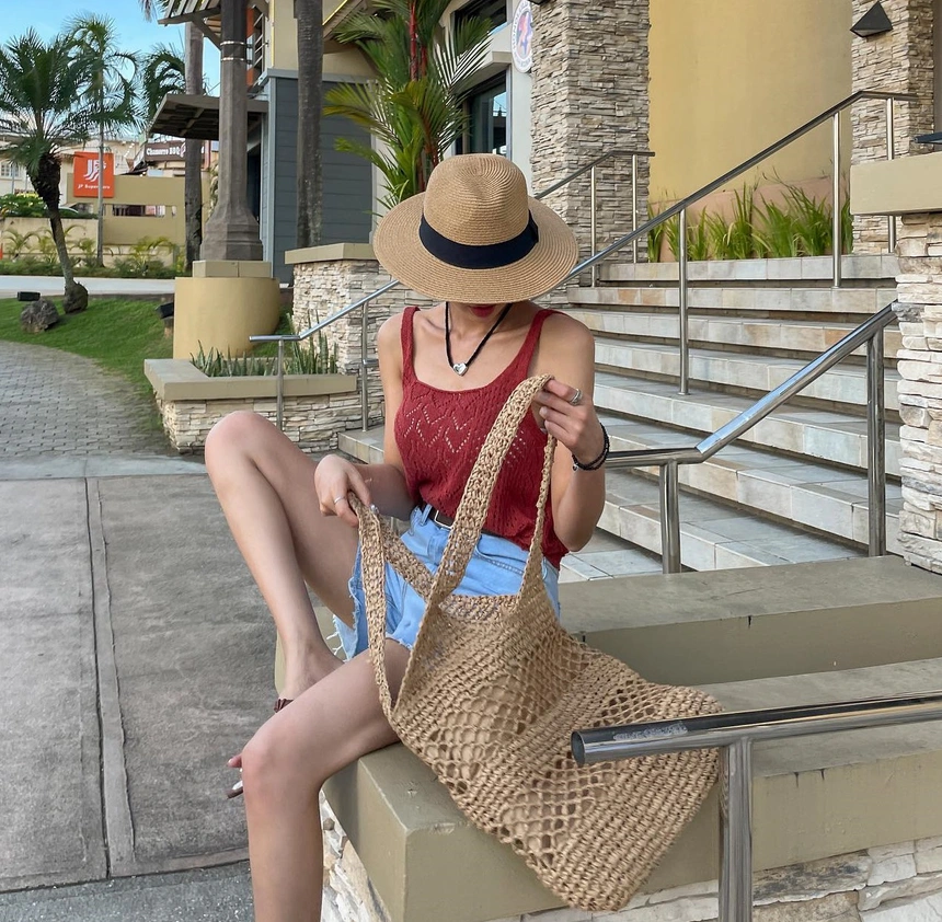 Nghỉ lễ đi du lịch không cần mang cả tủ đồ, chỉ cần 3 outfit này lên hình amp;#34;sống ảoamp;#34; cực đẹp, đi đâu cũng được - 17