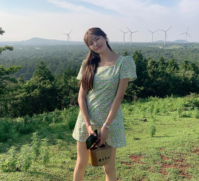 Nghỉ lễ đi du lịch không cần mang cả tủ đồ, chỉ cần 3 outfit này lên hình amp;#34;sống ảoamp;#34; cực đẹp, đi đâu cũng được - 9