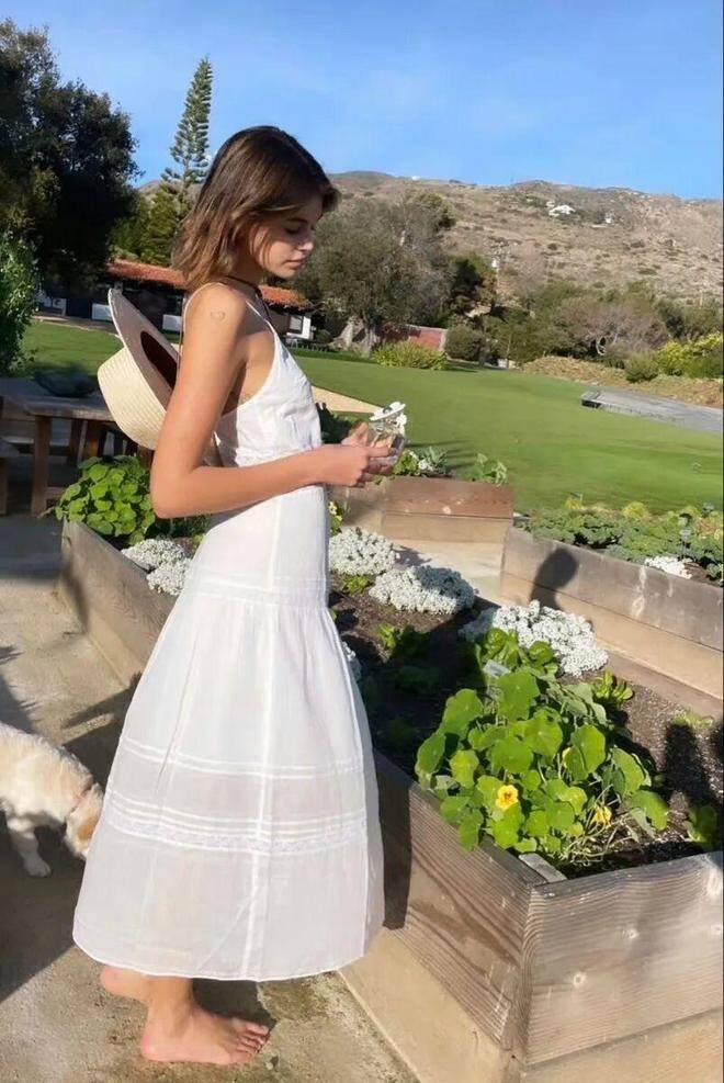 Nghỉ lễ đi du lịch không cần mang cả tủ đồ, chỉ cần 3 outfit này lên hình amp;#34;sống ảoamp;#34; cực đẹp, đi đâu cũng được - 1