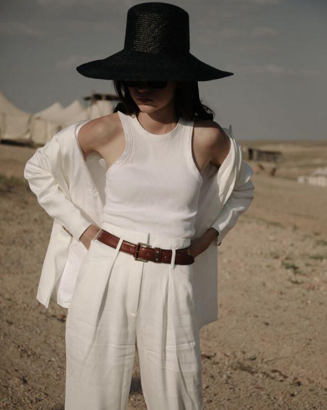 Nghỉ lễ đi du lịch không cần mang cả tủ đồ, chỉ cần 3 outfit này lên hình amp;#34;sống ảoamp;#34; cực đẹp, đi đâu cũng được - 13