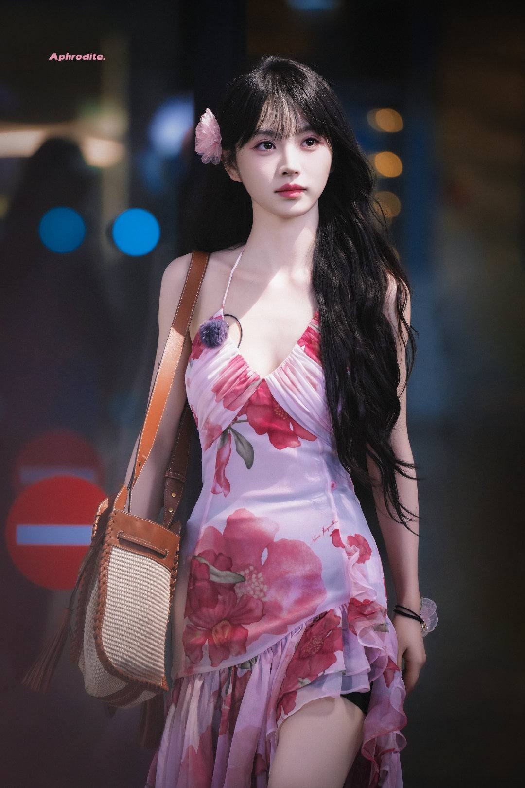 Mỹ nhân amp;#34;mặt học sinh body phụ huynhamp;#34; mặc đẹp từ thảm đỏ tới đời thường, đi tới đâu nơi đó thành sàn diễn - 18