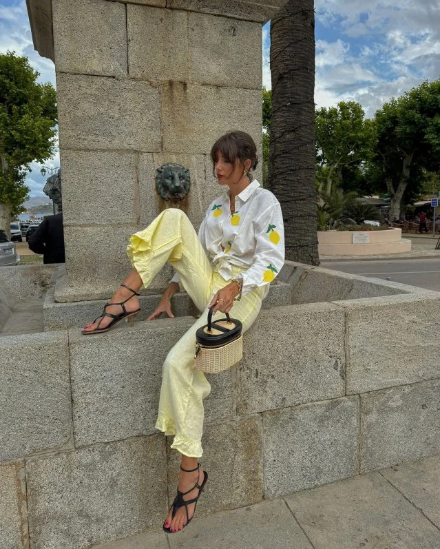 U40 không muốn bị gọi là amp;#34;bà côamp;#34;: Hãy bớt mặc đen trắng và xám, chuyển sang 4 màu này amp;#34;hackamp;#34; tuổi rõ rệt - 7