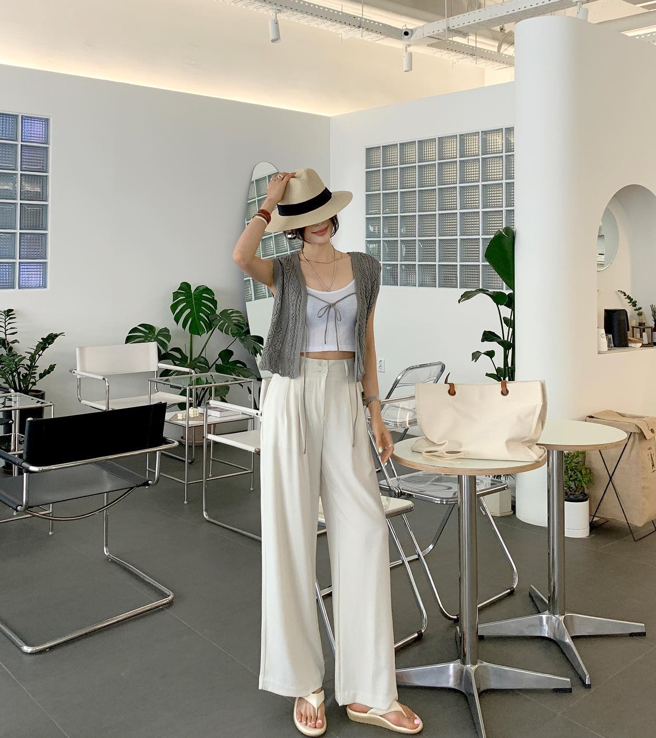 5 cách diện quần ống rộng khi đi du lịch giúp chị em amp;#34;hack dángamp;#34;, lên hình sống ảo cực đẹp - 6