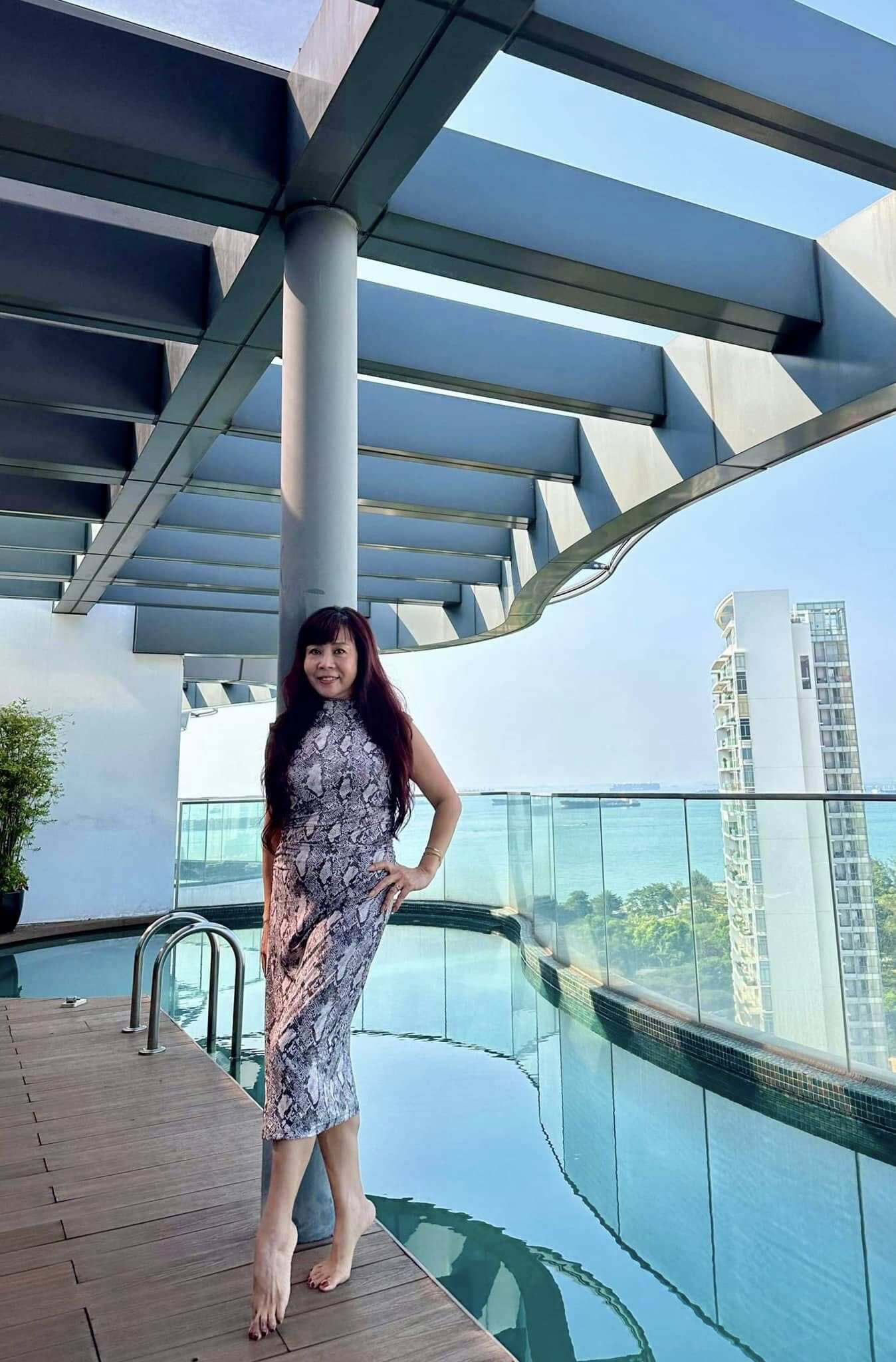 Mẹ ruột Hoàng Thuỳ Linh: Từ biên đạo múa thành hậu phương giúp con gái thành công, U65 vẫn trẻ trung, đằm thắm - 12