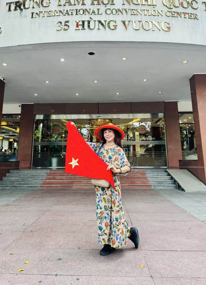 Cô luôn ăn mặc chỉn chu, dịu dàng đúng chất nghệ sĩ múa ngay cả khi đã lớn tuổi.