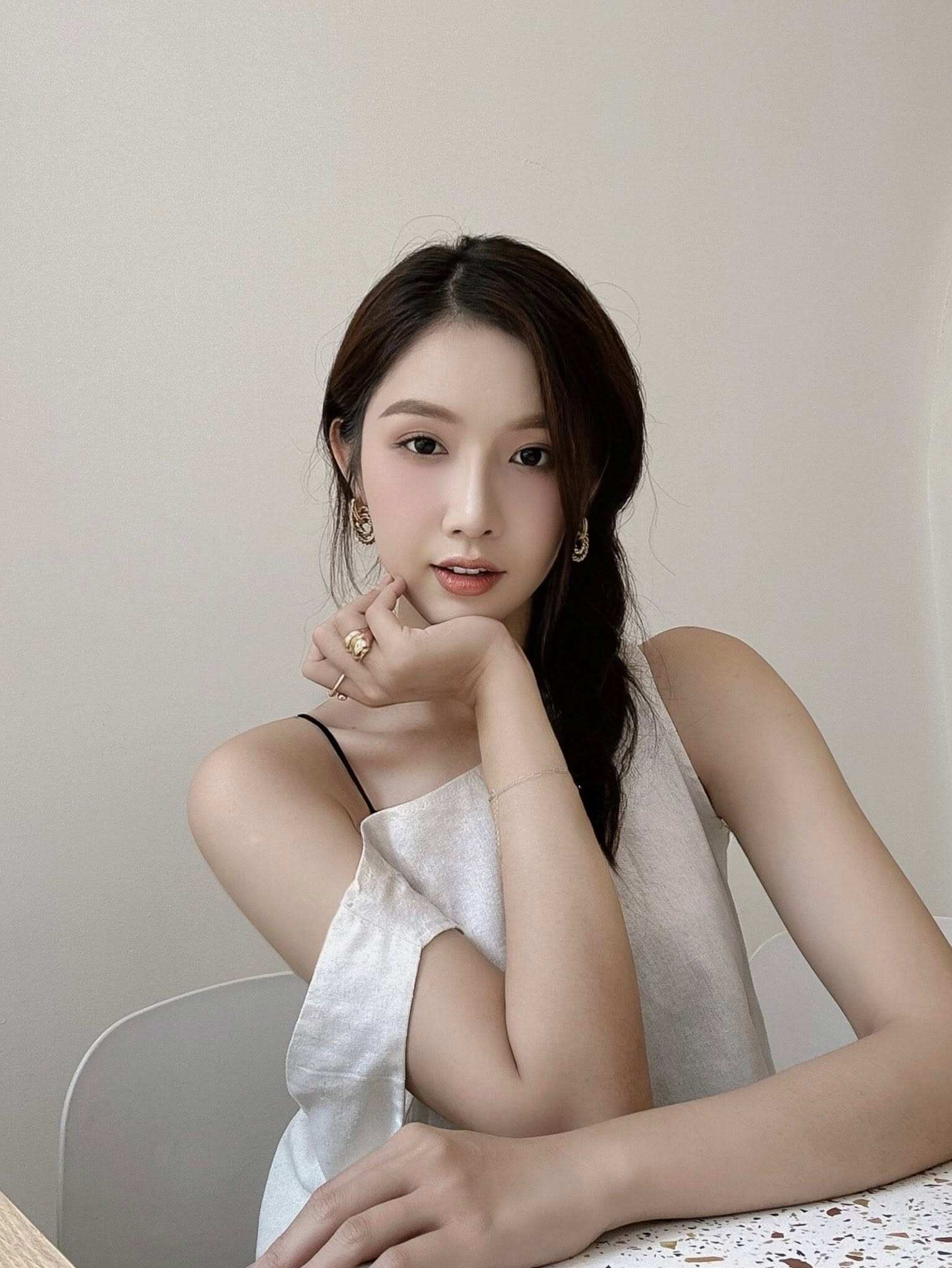 Nhan sắc xinh như mộng của mỹ nhân tiếp bước Hương Giang đăng ký tham gia Miss Grand International - 14