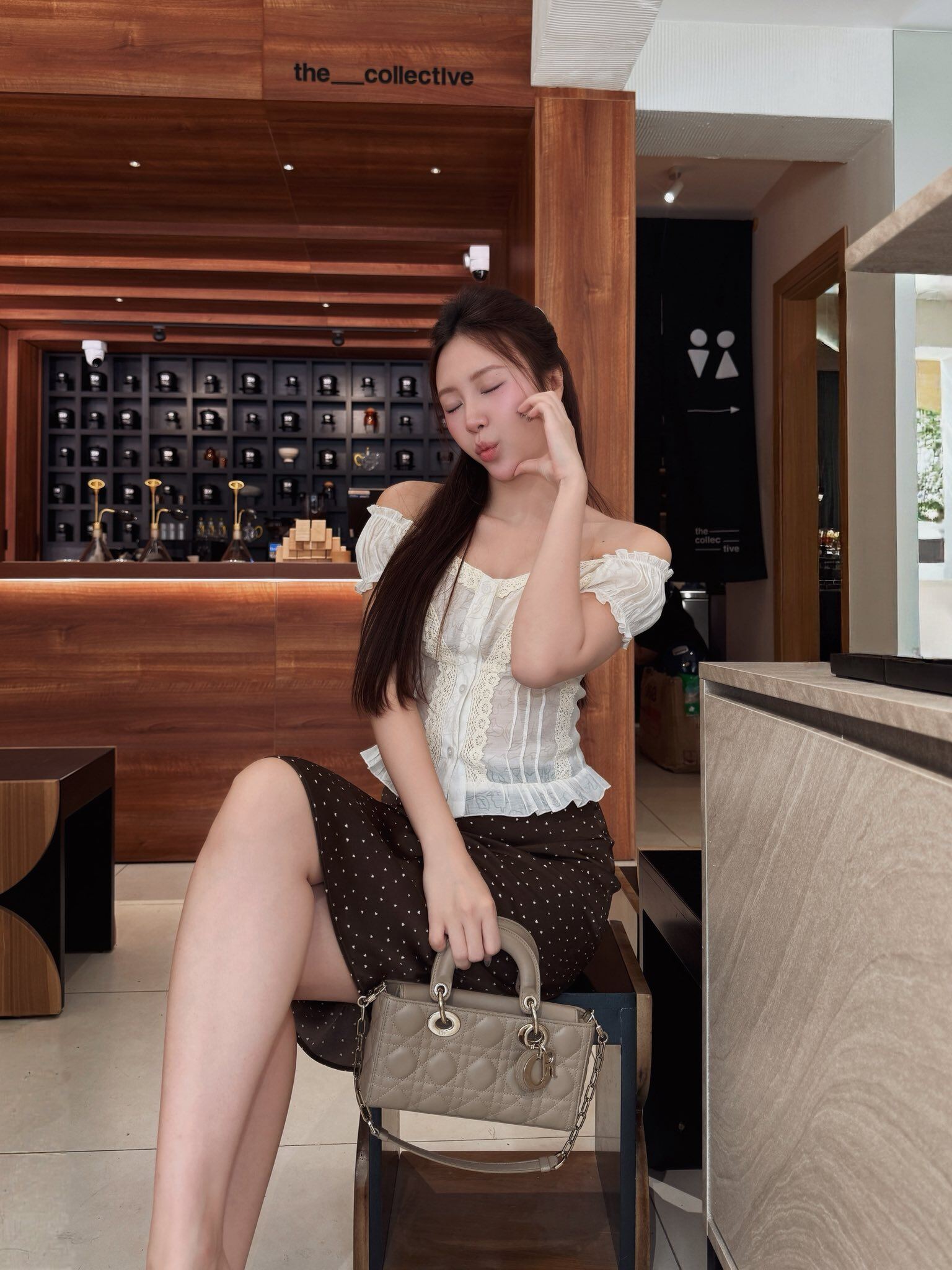 Phong cách thời trang của Ngọc Châm tập trung vào các tông màu trung tính nhưng nhờ cách phối tinh tế nên tạo nên style thanh lịch, sang trọng.