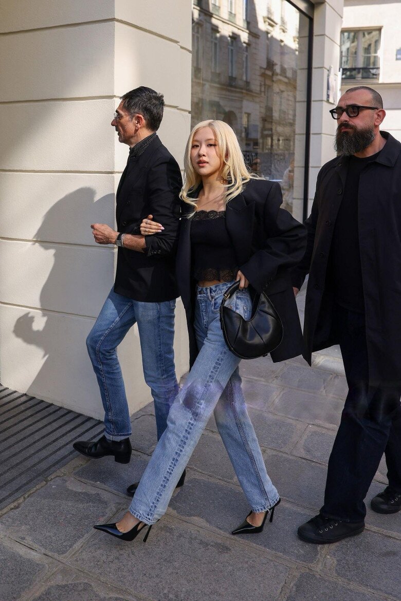 Ai nói quần jeans và giày cao gót lỗi mốt chắc chưa thử 6 combo hack dáng, giúp nổi bật trong mọi set đồ - 1