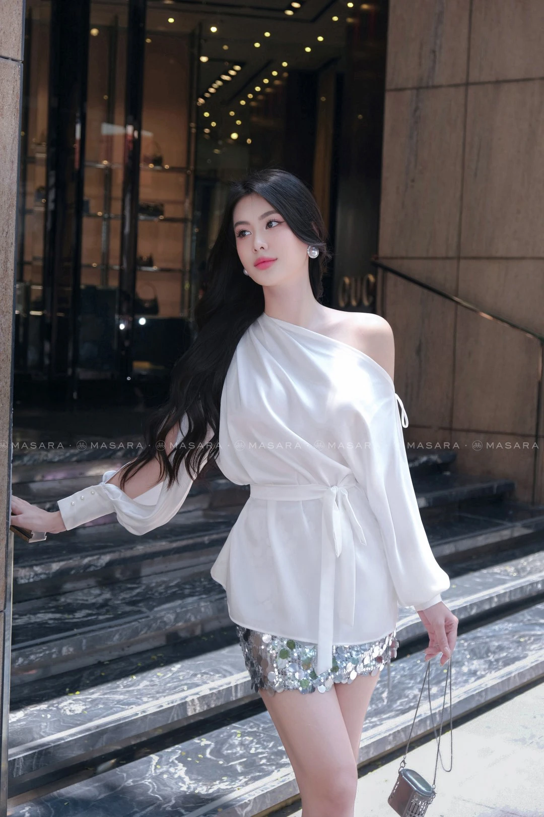 4 mẫu áo che bắp tay mỡ đáng sắm nhất mùa Hè, chống nắng tốt, diện kiểu gì cũng xinh - 5