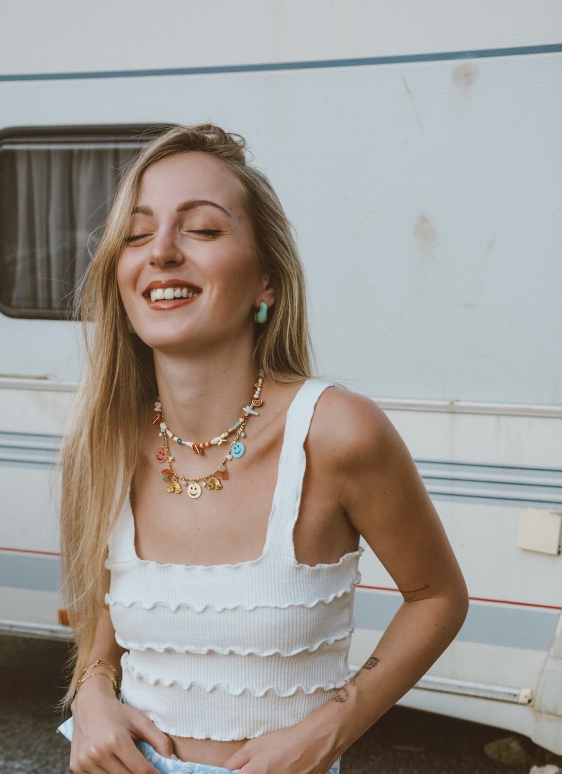 Đi biển dịp nghỉ lễ, chị em đừng quên 6 phụ kiện này nếu muốn ảnh nào cũng đẹp như bìa tạp chí - 17