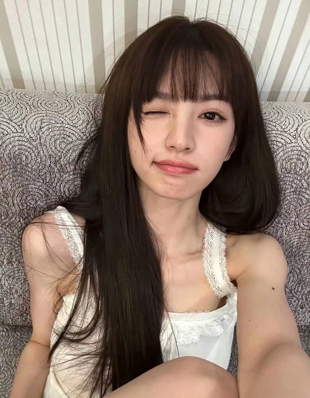 Mỹ nhân amp;#34;mặt học sinh body phụ huynhamp;#34; mặc đẹp từ thảm đỏ tới đời thường, đi tới đâu nơi đó thành sàn diễn - 16