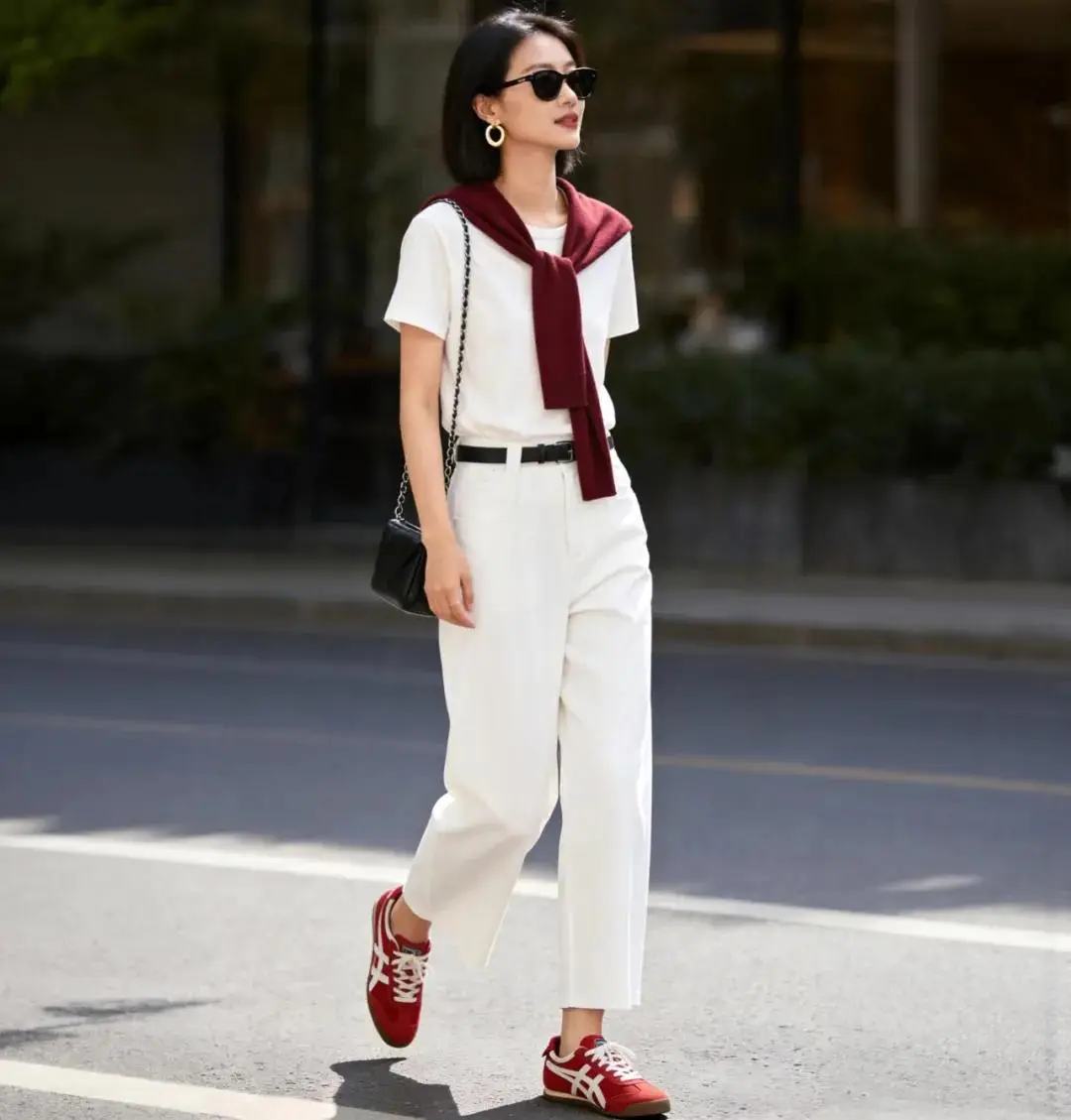 Chỉ cần 1 chiếc áo thun trắng trong tủ đồ, tôi phối ra gần chục kiểu sành điệu khiến ai cũng xin công thức - 10