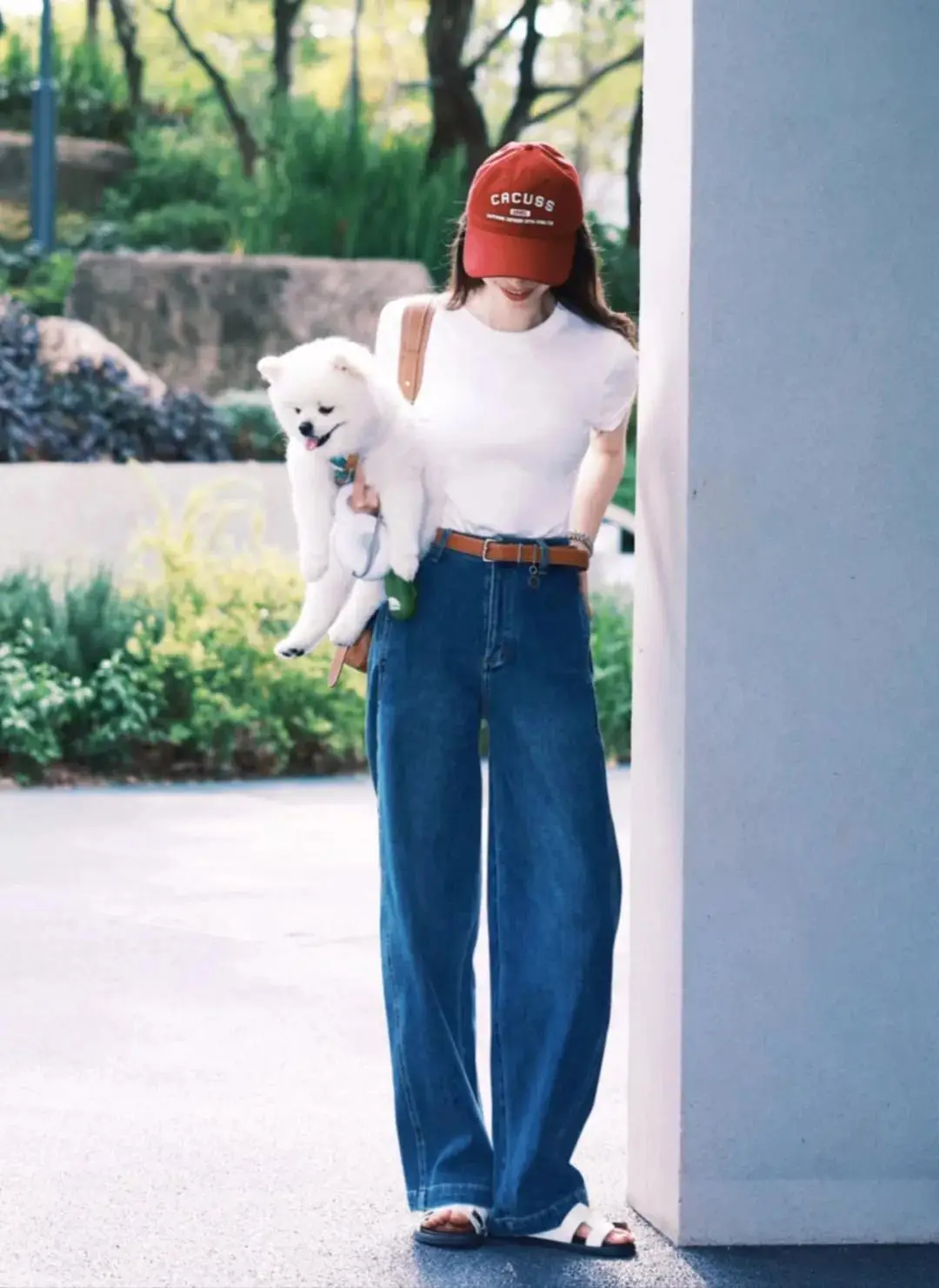 Chỉ cần 1 chiếc áo thun trắng trong tủ đồ, tôi phối ra gần chục kiểu sành điệu khiến ai cũng xin công thức - 1