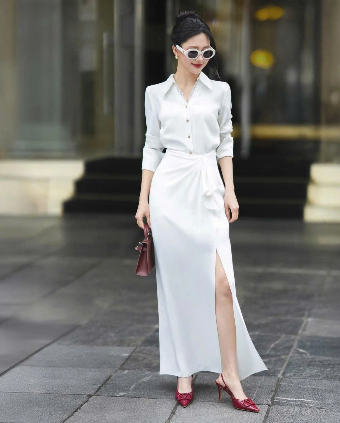 Combo áo sơ mi và chân váy tưởng đơn giản nhưng lại giúp bạn amp;#34;ăn đứtamp;#34; đồng nghiệp nơi công sở - 1