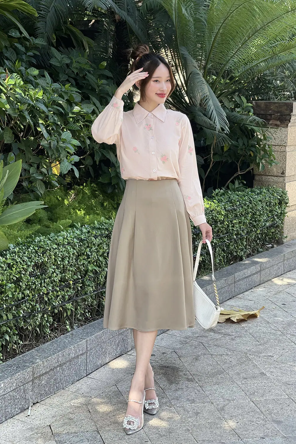 Combo áo sơ mi và chân váy tưởng đơn giản nhưng lại giúp bạn amp;#34;ăn đứtamp;#34; đồng nghiệp nơi công sở - 6