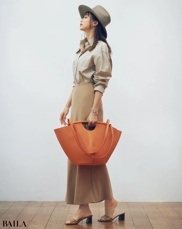 Combo áo sơ mi và chân váy tưởng đơn giản nhưng lại giúp bạn amp;#34;ăn đứtamp;#34; đồng nghiệp nơi công sở - 2