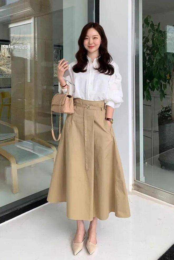 Combo áo sơ mi và chân váy tưởng đơn giản nhưng lại giúp bạn amp;#34;ăn đứtamp;#34; đồng nghiệp nơi công sở - 13