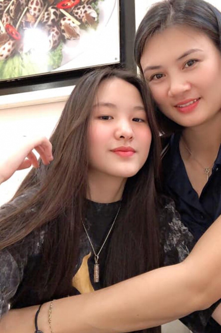 Con gái amp;#34;hoa khôi bóng chuyềnamp;#34; Kim Huệ thừa hưởng gen mẹ, 13 tuổi đã cao gần 1m70, mặt xinh như hoa, bắp tay săn chắc - 5