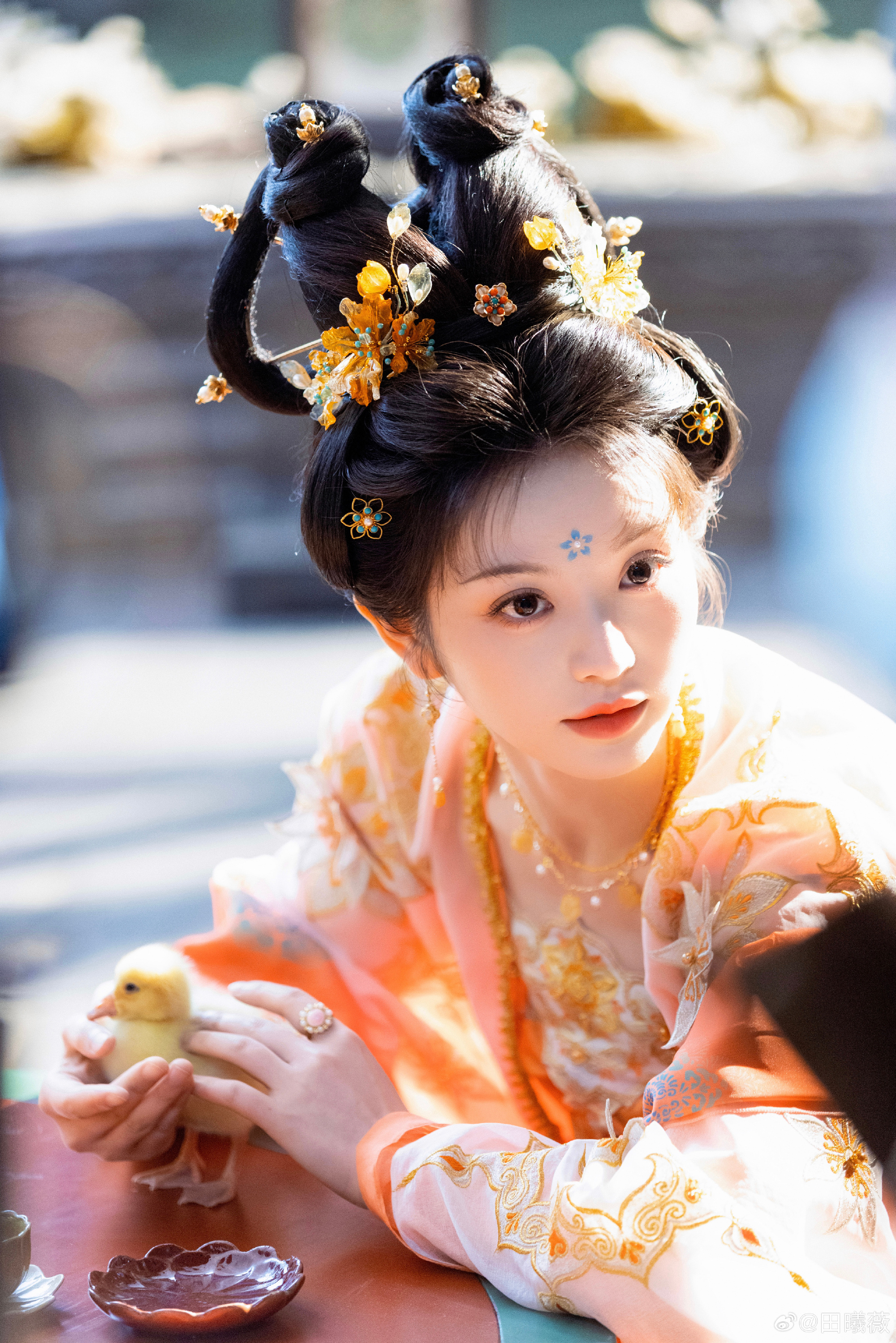 Mỹ nhân amp;#34;mặt học sinh body phụ huynhamp;#34; mặc đẹp từ thảm đỏ tới đời thường, đi tới đâu nơi đó thành sàn diễn - 3