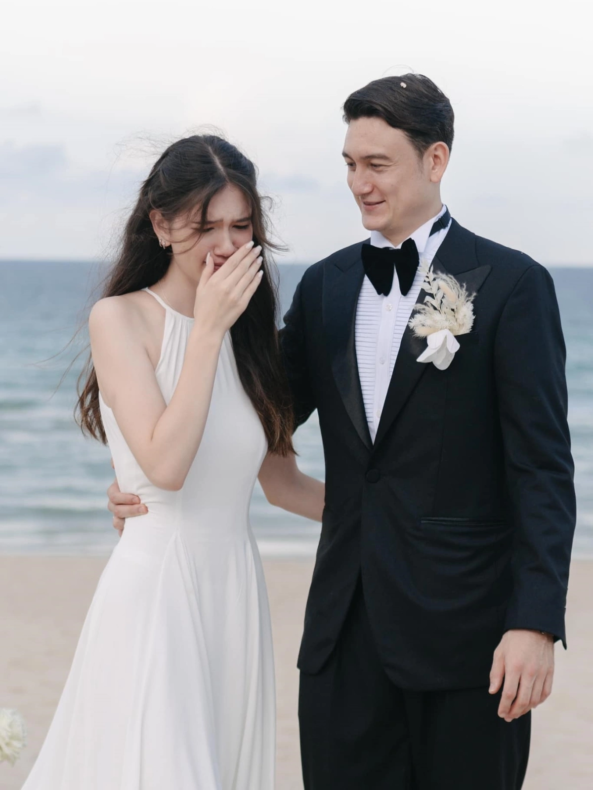 Ở tuổi 17, cô đã có chiều cao gần ngang ngửa anh trai.