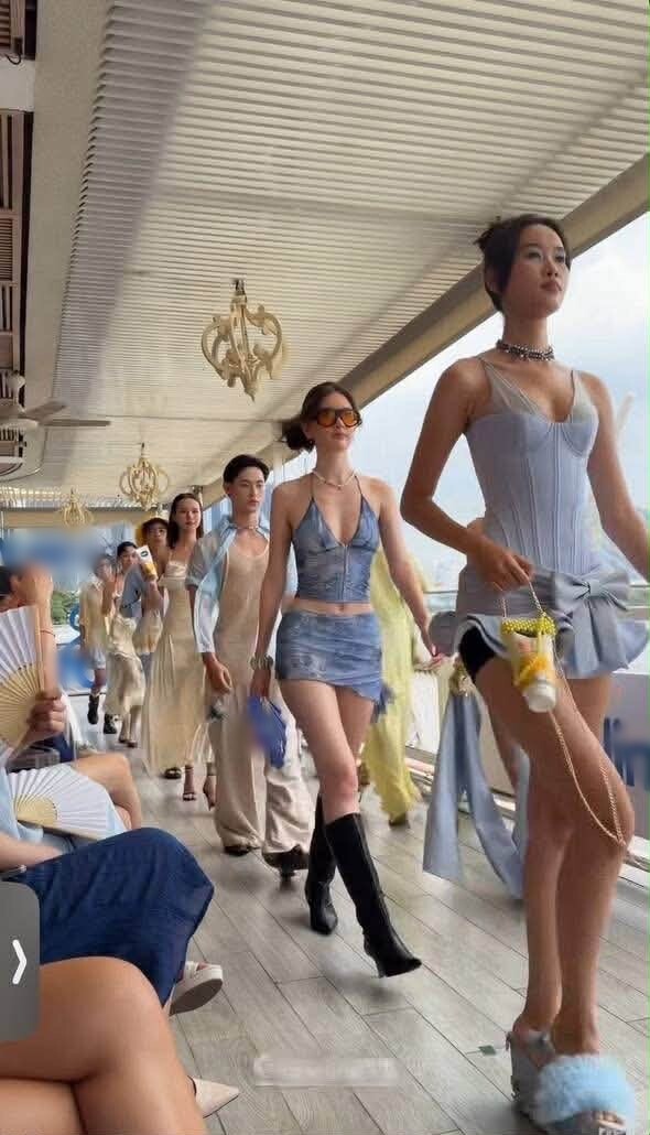Vóc dáng thon thả với đôi chân dài của Thanh Giang giúp cô nàng có lợi thế khi gia nhập làng mẫu.