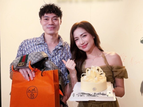 Thời trang - "Bóc giá" túi hiệu Hòa Minzy tặng Văn Toàn